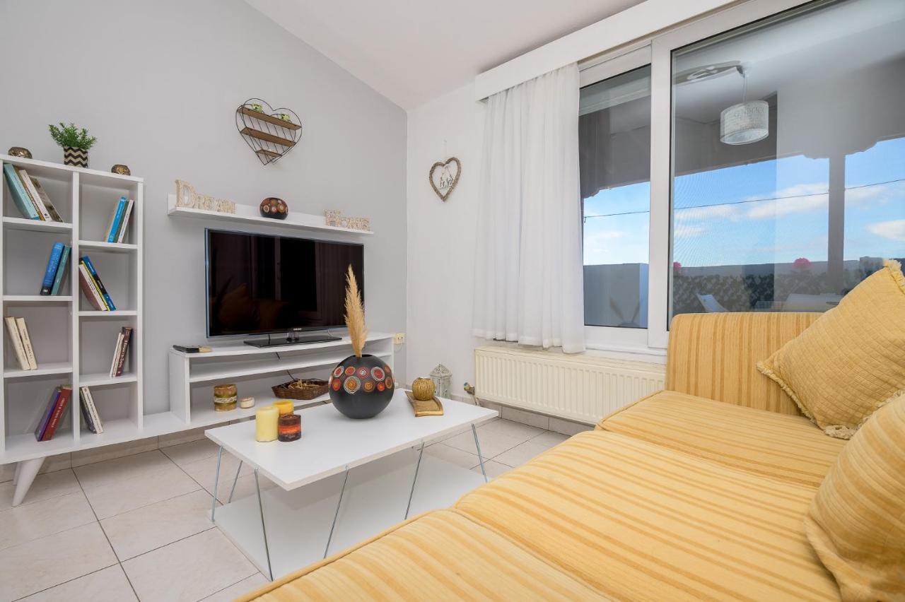 City Melody Apartment With Private Parking Alexandroupoli Bagian luar foto